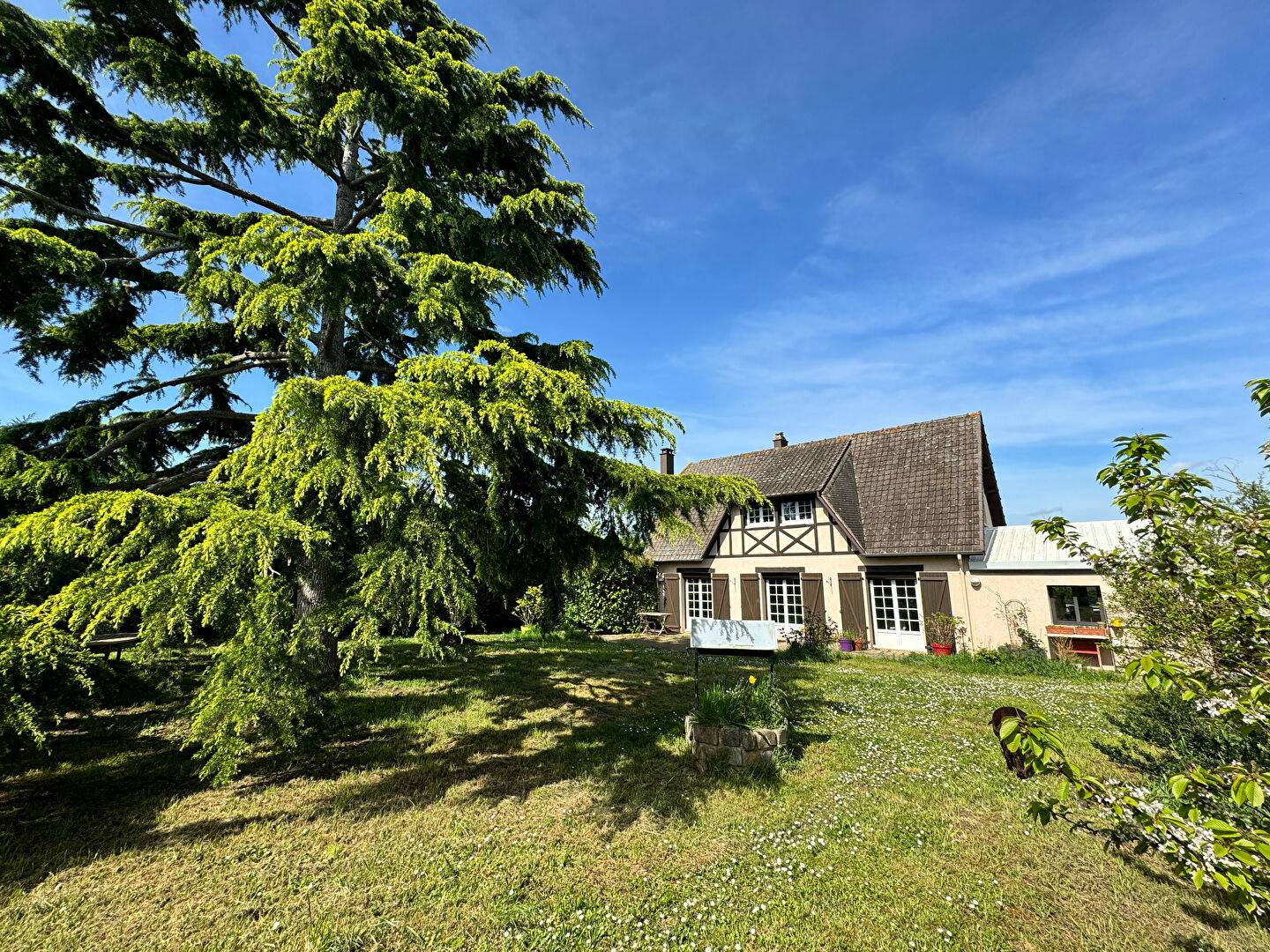 A vendre belle propriété de 130 m² édifiée sur un terrain de 3500 m² sur la commune de FRENEUSE 76410
