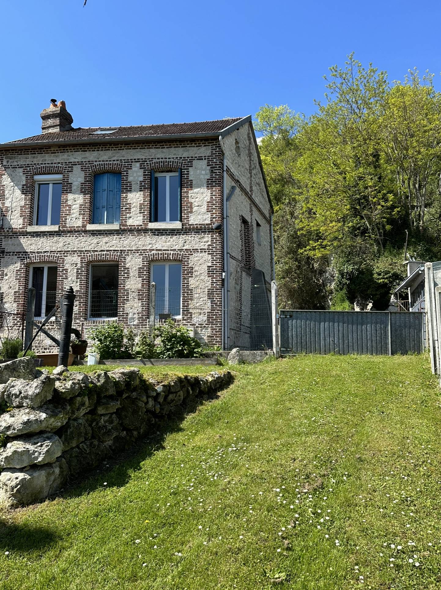 A vendre maison bourgeoise de 108m² sur la commune de FRENEUSE 76410
