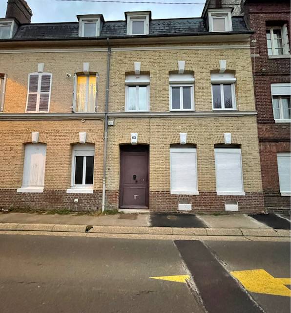 A vendre appartement de 48 m² habitable au 1 er étage d'un immeuble bourgeois sur la commune de ST AUBIN LES ELBEUF 76410
