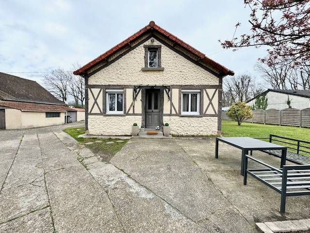 A acheter maison rénovée avec goût de 106m² sur 1916m² de terrain clos arboré sur la commune de Saint Aubin Les Elbeuf 76410