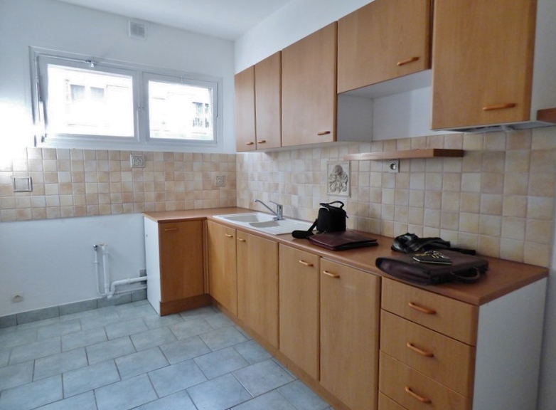 Vends appartement type T3 avec cuisine meublée sur Elbeuf 76500