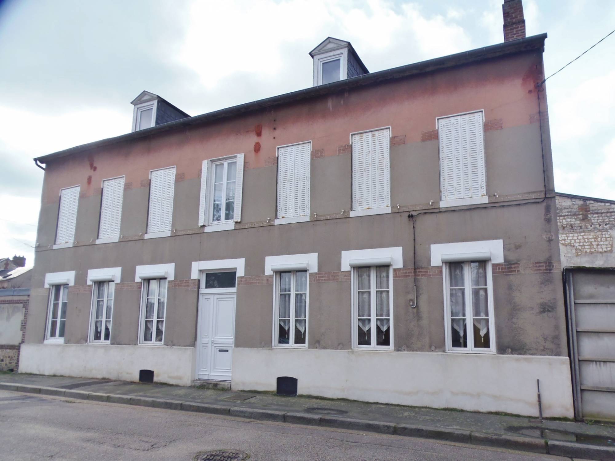 Vends maison de ville proche écoles et commerces Caudebec-lès-Elbeuf 76320