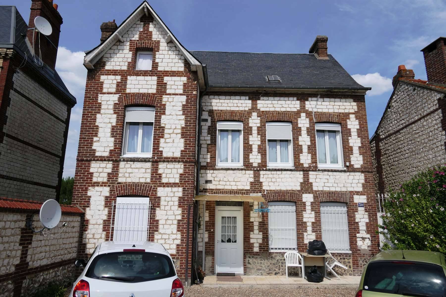 A vendre maison de maître, à étage avec 5 chambres, sur la commune de Saint Aubin Lès Elbeuf 76410