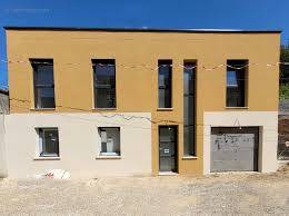 A vendre maison de ville rénovée de 95 m² sur la commune de Oissel